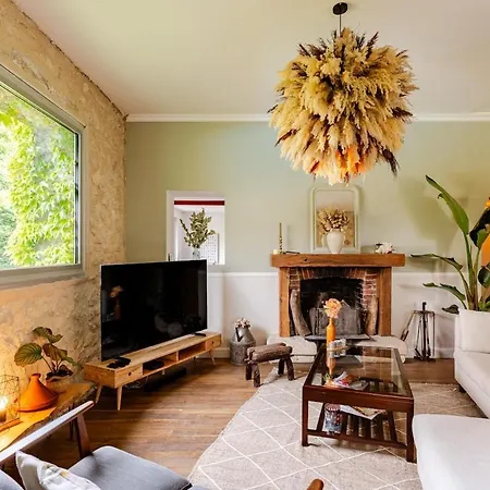 וילה Charming Air-conditioned House With Pool