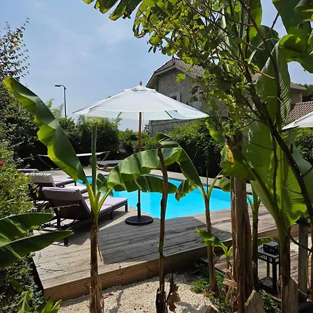 Charming Air-conditioned House With Pool