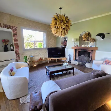 וילה Charming Air-conditioned House With Pool *