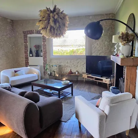 וילה Charming Air-conditioned House With Pool Montcaret