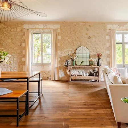 וילה Charming Air-conditioned House With Pool Montcaret