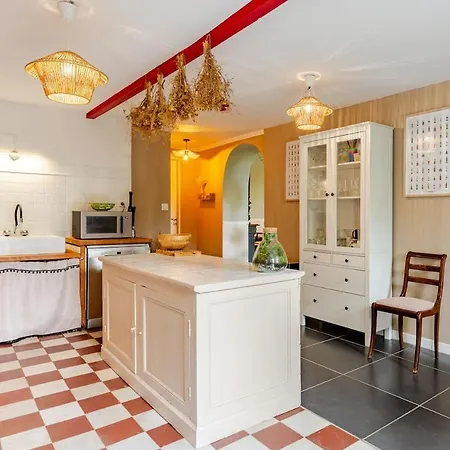 Charming Air-conditioned House With Pool *