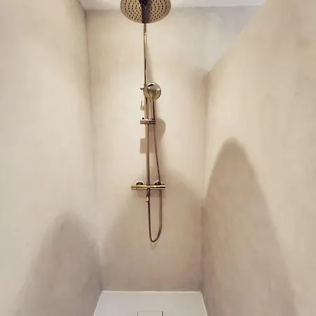 Charming Air-conditioned House With Pool