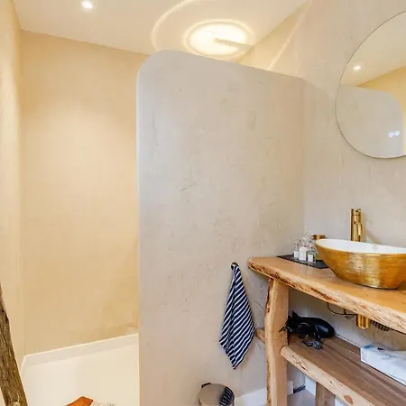Charming Air-conditioned House With Pool Montcaret