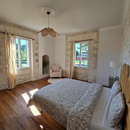 Charming Air-conditioned House With Pool וילה *