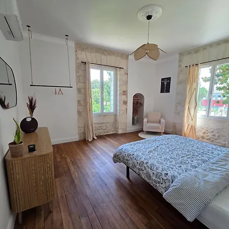 Charming Air-conditioned House With Pool וילה