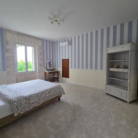 וילה Charming Air-conditioned House With Pool Montcaret