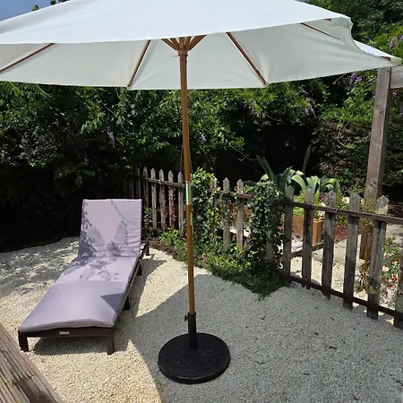 Charming Air-conditioned House With Pool וילה Montcaret