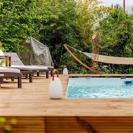 Charming Air-conditioned House With Pool