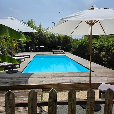 Charming Air-conditioned House With Pool Montcaret